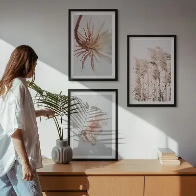 Conjunto de quadros para sala de estar com estampa de flores silvestres e fundo claro