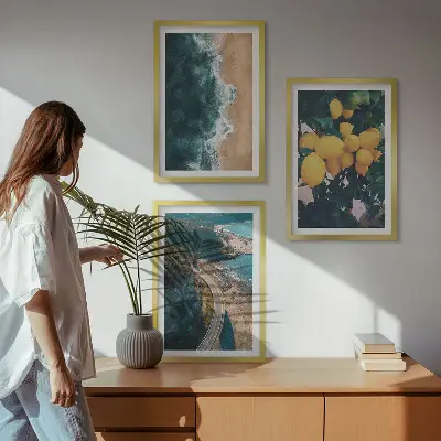 Composição de quadros moderna com praia, limões e montanhas