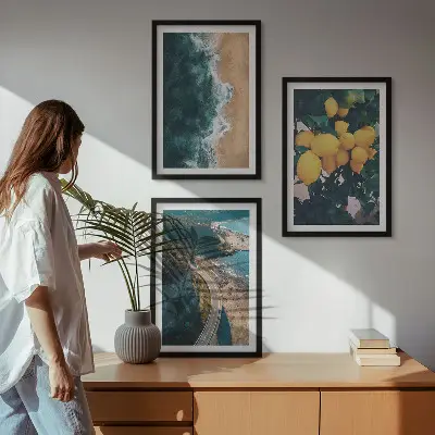 Composição de quadros moderna com praia, limões e montanhas
