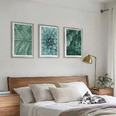 Conjunto de quadros para sala de estar com detalhe de folhas de planta