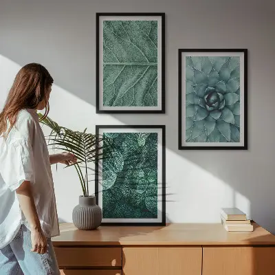 Conjunto de quadros para sala de estar com detalhe de folhas de planta
