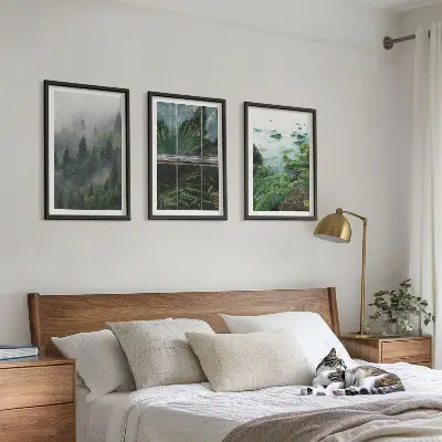 Composição de quadros moderna neblina na floresta com margem do rio e estufa