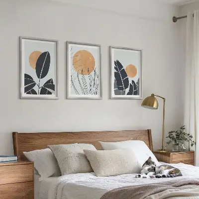 Conjunto de 3 quadros com moldura com padrões de plantas e sóis grandes minimalistas