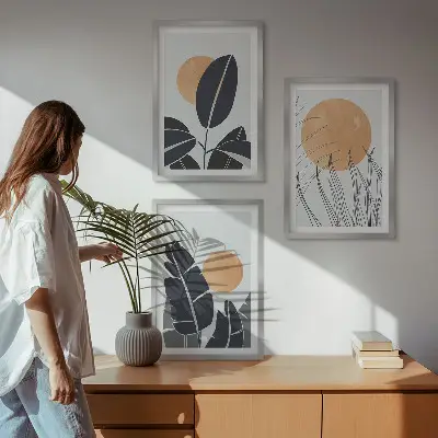 Conjunto de 3 quadros com moldura com padrões de plantas e sóis grandes minimalistas