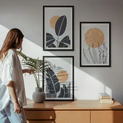 Conjunto de 3 quadros com moldura com padrões de plantas e sóis grandes minimalistas