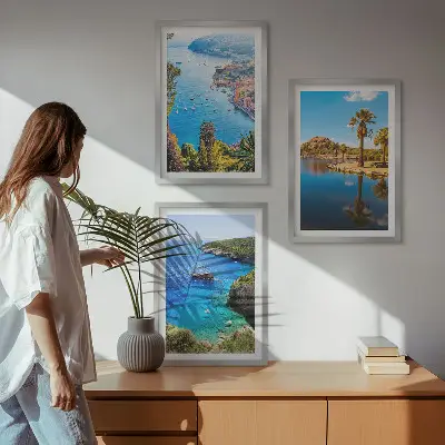 Composição de quadros moderna palmeiras à beira-mar com água azul
