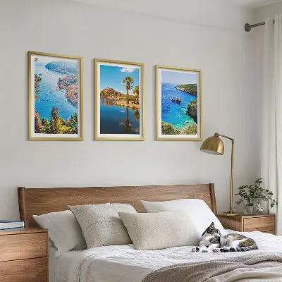 Composição de quadros moderna palmeiras à beira-mar com água azul