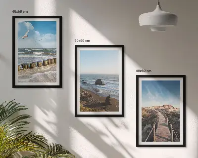 Conjunto de 3 quadros com moldura ondas da praia e caminhada no píer suspenso