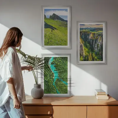 Composição de quadros moderna paisagem de montanhas com rochas e rio verde