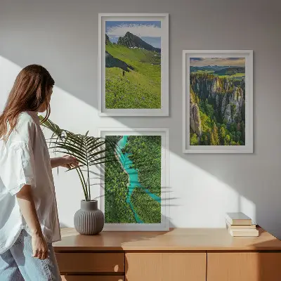 Composição de quadros moderna paisagem de montanhas com rochas e rio verde