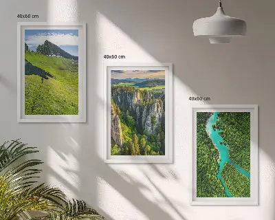 Composição de quadros moderna paisagem de montanhas com rochas e rio verde