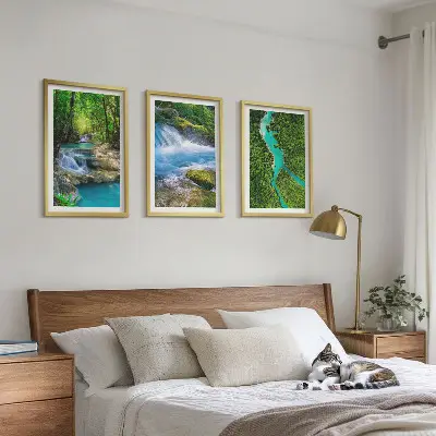 Conjunto de 3 quadros com moldura estampa de florestas verdejantes e águas cristalinas