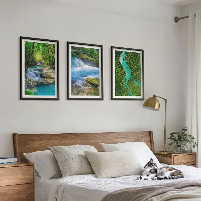Conjunto de 3 quadros com moldura estampa de florestas verdejantes e águas cristalinas