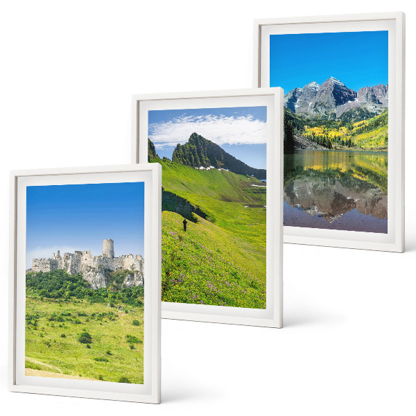 Conjunto de 3 quadros com moldura Colinas verdes com um castelo