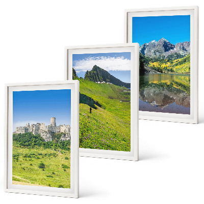 Conjunto de 3 quadros com moldura Colinas verdes com um castelo