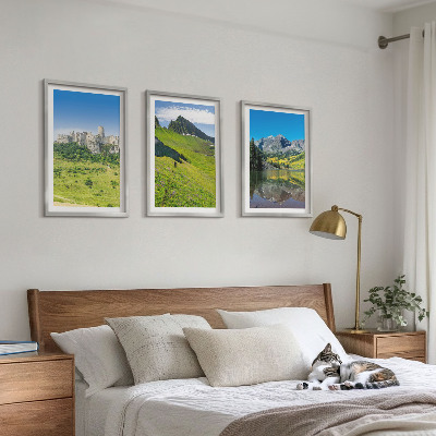 Conjunto de 3 quadros com moldura Colinas verdes com um castelo
