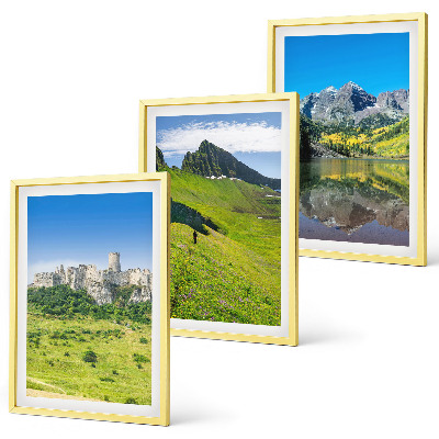 Conjunto de 3 quadros com moldura Colinas verdes com um castelo