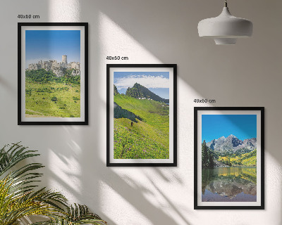Conjunto de 3 quadros com moldura Colinas verdes com um castelo