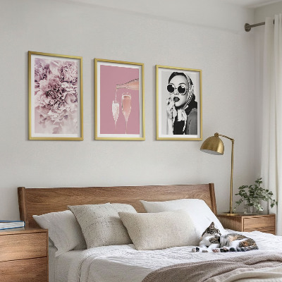 Conjunto de 3 quadros com moldura Rosas e uma dama elegante