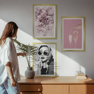 Conjunto de 3 quadros com moldura Rosas e uma dama elegante