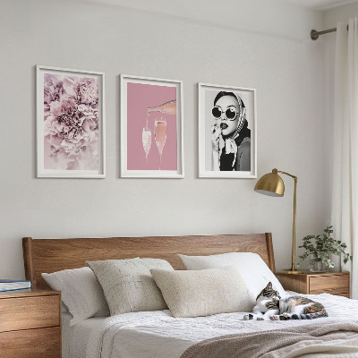 Conjunto de 3 quadros com moldura Rosas e uma dama elegante