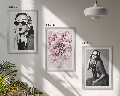 Conjunto de quadros para sala de estar Retratos elegantes de mulheres com flores.