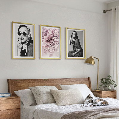 Conjunto de quadros para sala de estar Retratos elegantes de mulheres com flores.