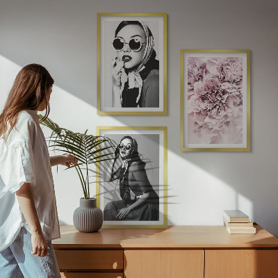 Conjunto de quadros para sala de estar Retratos elegantes de mulheres com flores.
