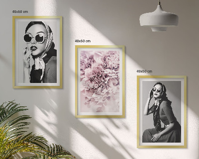 Conjunto de quadros para sala de estar Retratos elegantes de mulheres com flores.