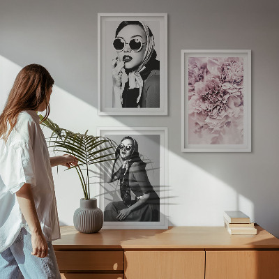 Conjunto de quadros para sala de estar Retratos elegantes de mulheres com flores.
