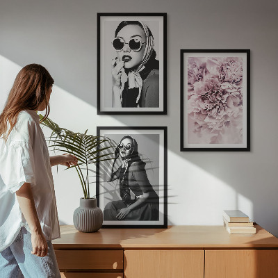 Conjunto de quadros para sala de estar Retratos elegantes de mulheres com flores.