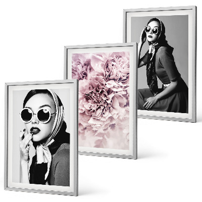 Conjunto de quadros para sala de estar Retratos elegantes de mulheres com flores.