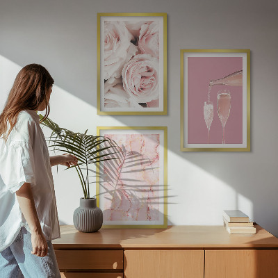 Composição de quadros moderna fundo de mármore com rosas champanhe
