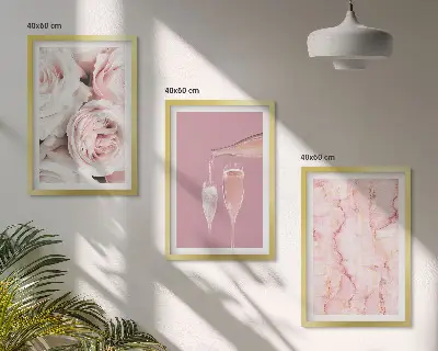 Composição de quadros moderna com fundo de mármore e rosas champanhe