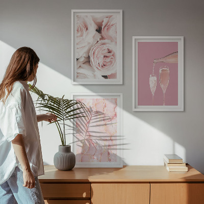 Composição de quadros moderna fundo de mármore com rosas champanhe