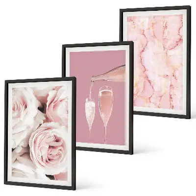 Composição de quadros moderna com fundo de mármore e rosas champanhe