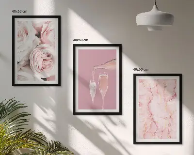Composição de quadros moderna com fundo de mármore e rosas champanhe