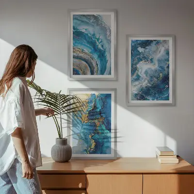 Conjunto de 3 quadros com moldura com padrões abstratos azuis