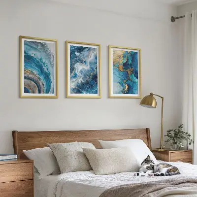 Conjunto de 3 quadros com moldura com padrões abstratos azuis