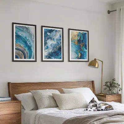 Conjunto de 3 quadros com moldura com padrões abstratos azuis