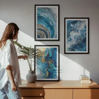Conjunto de 3 quadros com moldura com padrões abstratos azuis