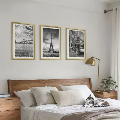 Conjunto de 3 quadros com moldura com vistas da cidade, pontes e Torre Eiffel