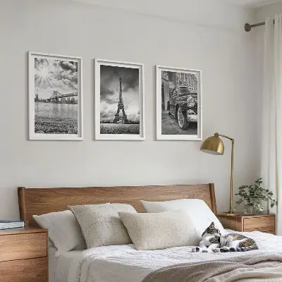Conjunto de 3 quadros com moldura com vistas da cidade, pontes e Torre Eiffel