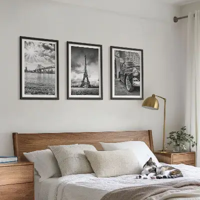 Conjunto de 3 quadros com moldura com vistas da cidade, pontes e Torre Eiffel