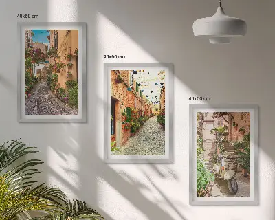Conjunto de 3 quadros com moldura com tema de ruas e flores em atmosfera italiana