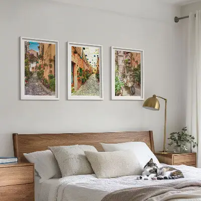 Conjunto de 3 quadros com moldura com tema de ruas e flores em atmosfera italiana