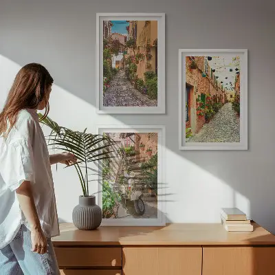 Conjunto de 3 quadros com moldura com tema de ruas e flores em atmosfera italiana