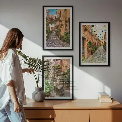 Conjunto de 3 quadros com moldura com tema de ruas e flores em atmosfera italiana