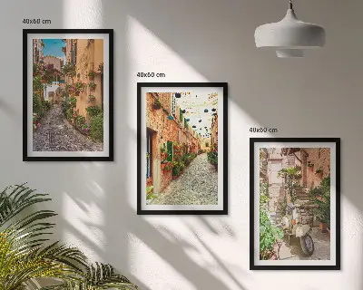 Conjunto de 3 quadros com moldura com tema de ruas e flores em atmosfera italiana