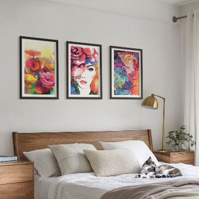 Composição de quadros moderna Retrato intenso de uma mulher com flores.